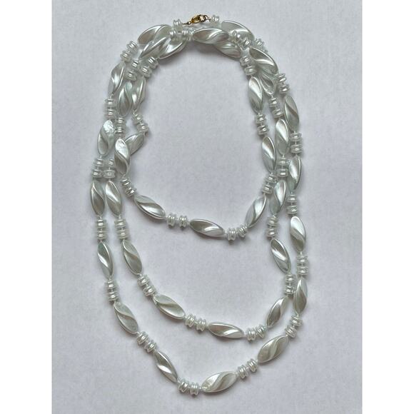 Amazing White Vintage Long Neckless - Picture 1 of 6